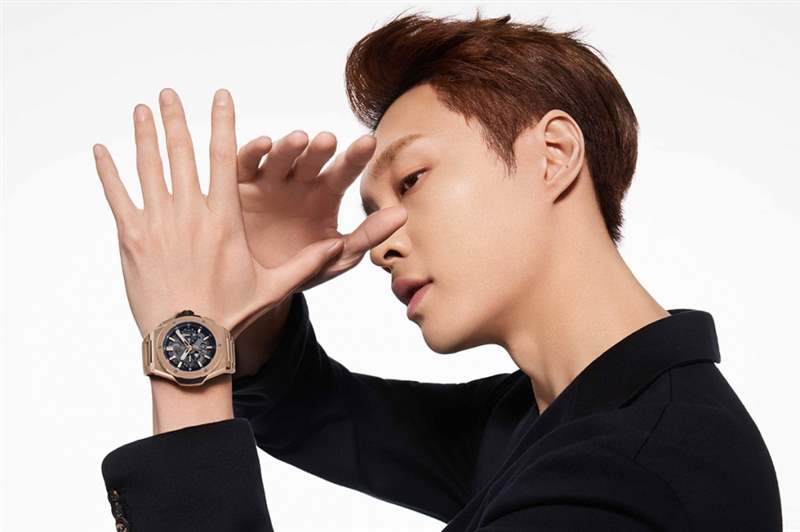 張藝興成為宇舶恒寶代言人親身演繹Big Bang Integral King Gold 42mm-復(fù)刻表