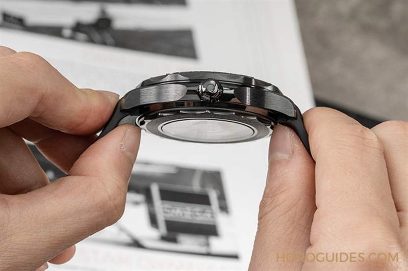 一身黑也要有層次｜歐米茄陶瓷黑海馬Seamaster Diver 300M Black Black-復(fù)刻表