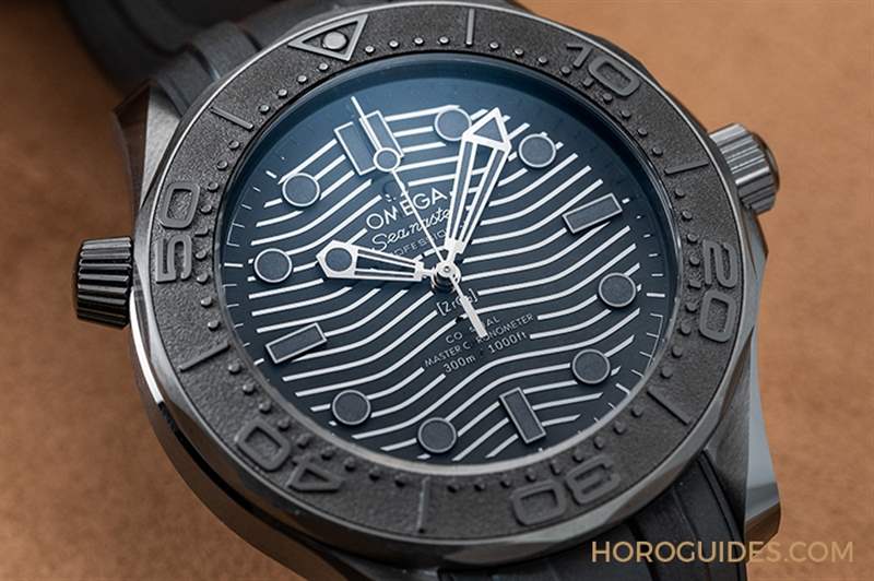 一身黑也要有層次｜歐米茄陶瓷黑海馬Seamaster Diver 300M Black Black-復(fù)刻表