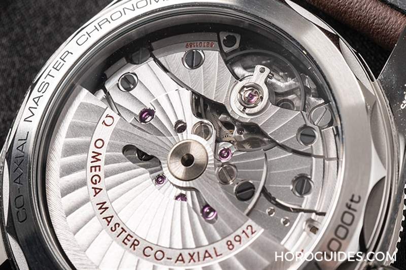 歐米茄第一只青銅表!Seamaster 300 Bronze Gold專利青銅金-復刻表