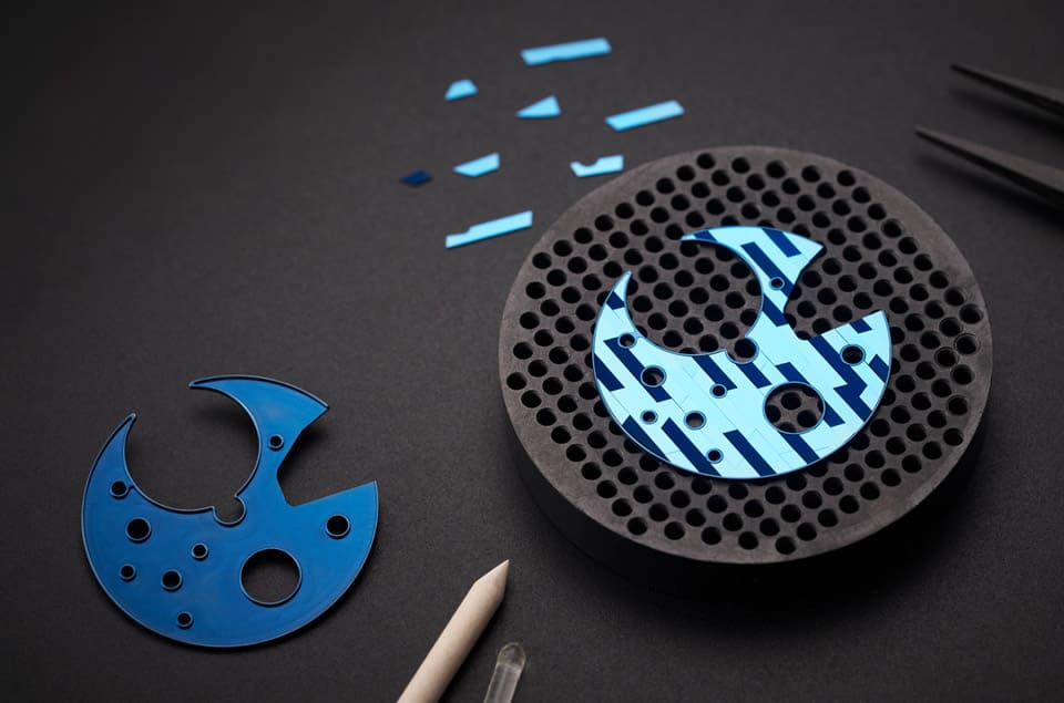 雅典表Blast陀飛輪面盤融入矽質細工鑲嵌連表背也都用矽片裝飾-復刻表