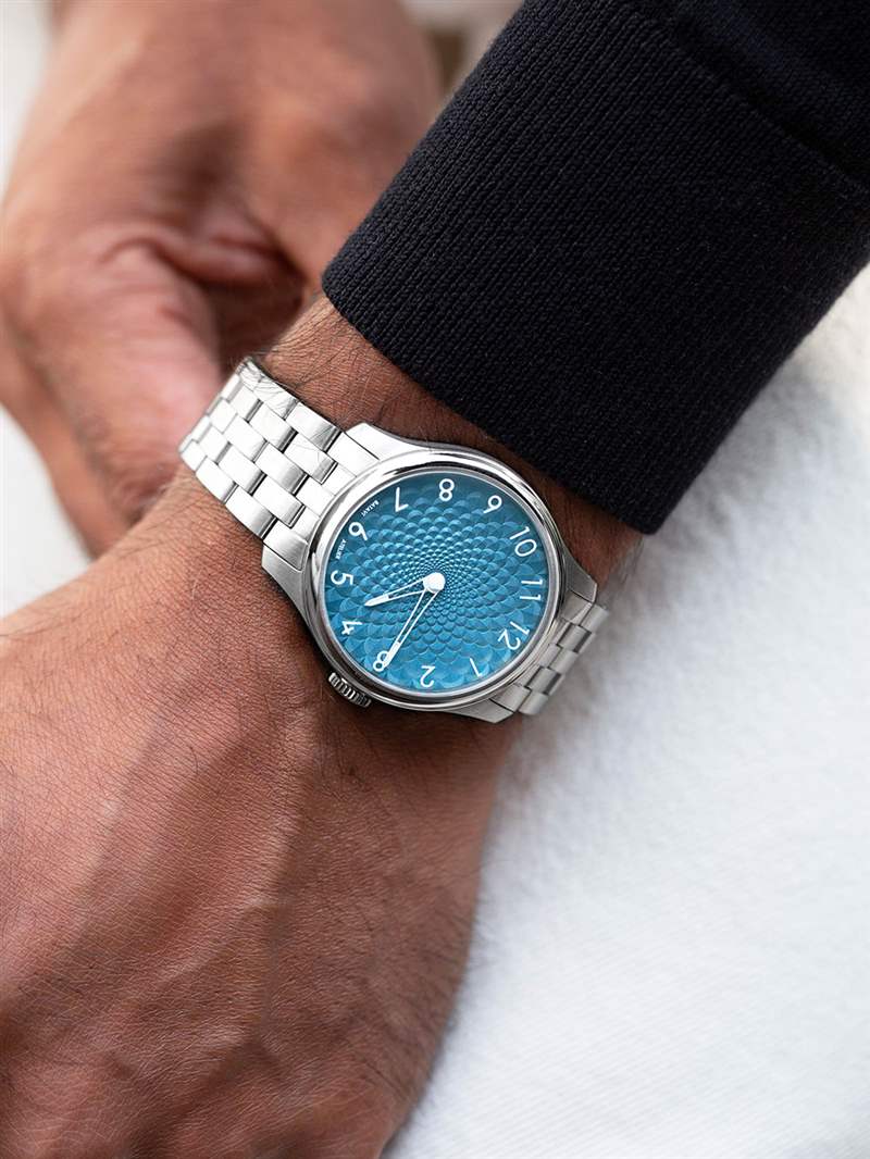 Batavi 推出運動時尚工作室手表-復刻表