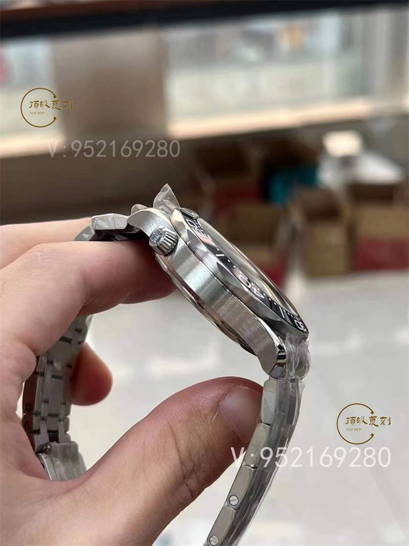 VS廠(SBF廠)黑海馬300機芯還會一眼假嗎,VS廠8800機芯還原正品避震器-復刻表