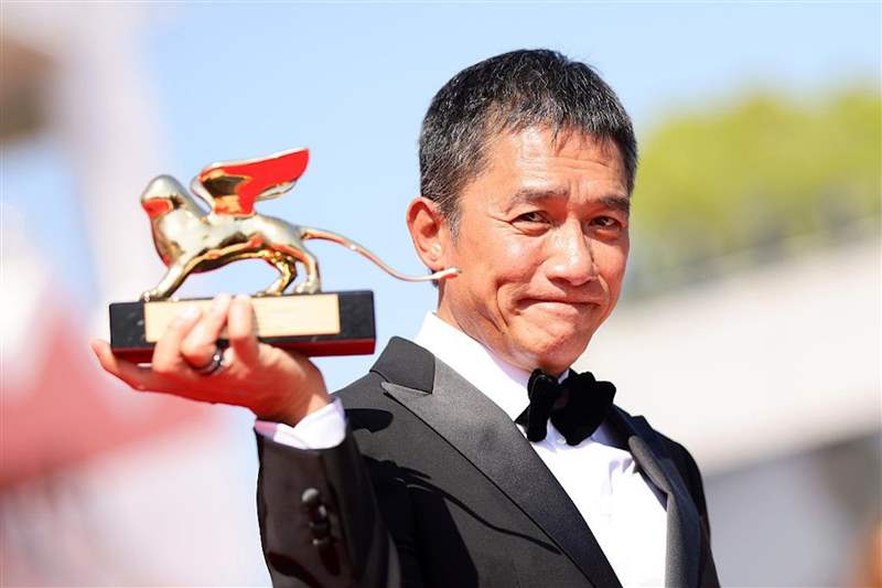 梁朝偉勇奪威尼斯終身成就獎(jiǎng)成亞洲首例手上配飾反映個(gè)人特質(zhì)-復(fù)刻表