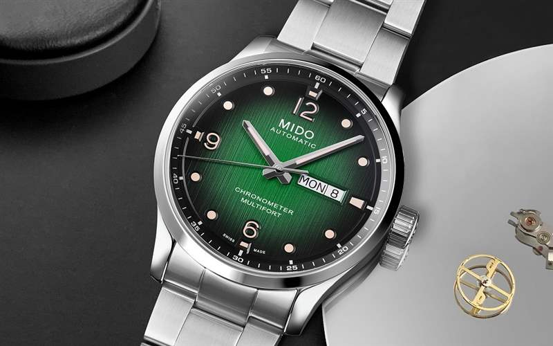 Mido推出Multifort M Chronometer大三針日歷腕表：漸變色表盤(pán)-復(fù)刻表
