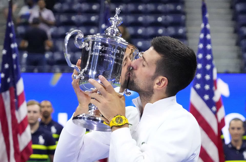 2023美網(wǎng)喬科維奇勇奪第24座大滿貫冠軍手上再度亮出高話題陶瓷表-復(fù)刻表