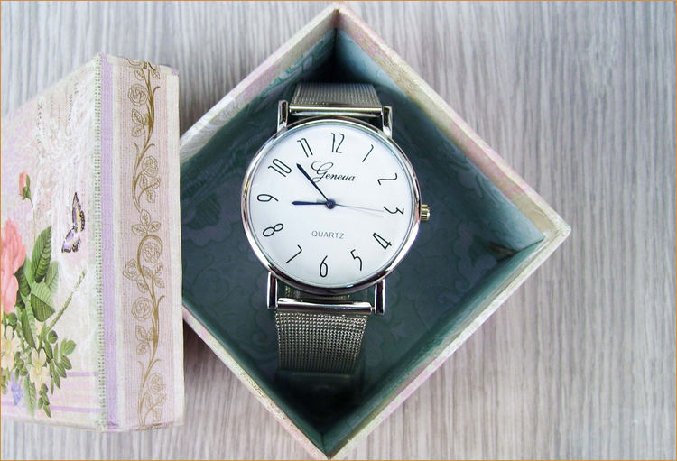 30歲女人戴什么手表好看(適合30歲女人戴的手表品牌)-復刻表